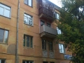 Застекленный балкон с раздвижными створками и крышей
